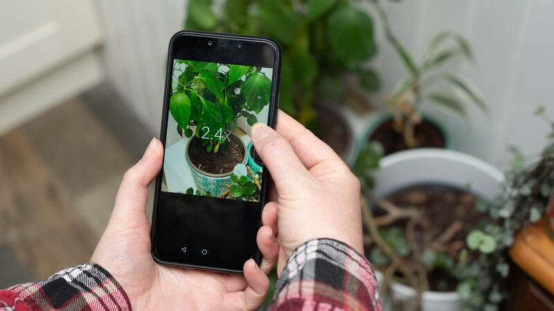 Zoom control on smartphone