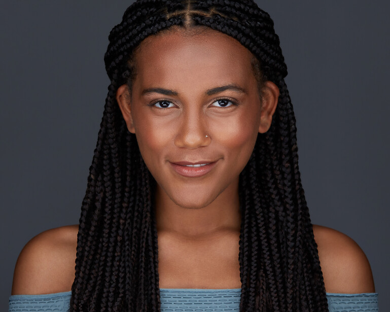 Daelynn, an theatrical performer