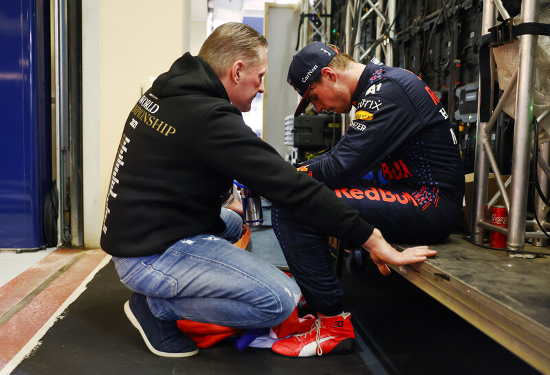 F1 racing photographed by Mark Thompson/Getty Images
