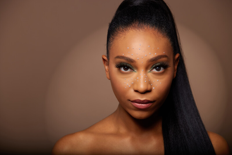Jenique photographed with a bare beauty dish.
