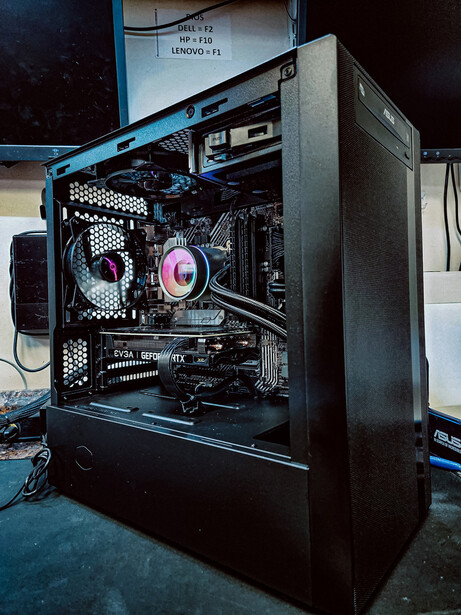 Custom PC build for photographers by Michelle VanTine