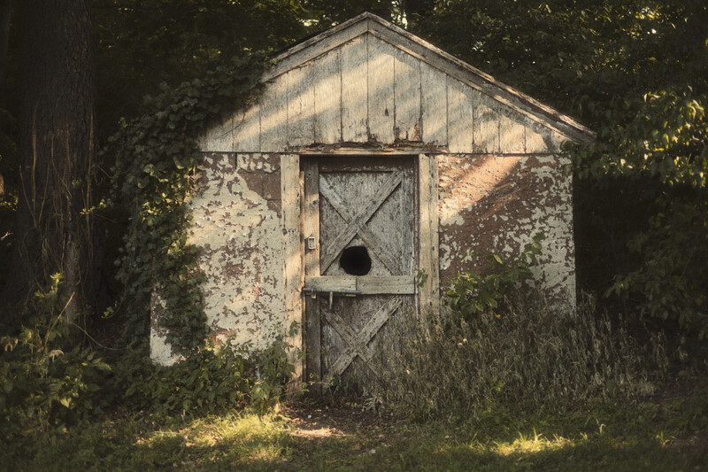 An old shed I captured while on hike with the HEX Ranger Sling XL.