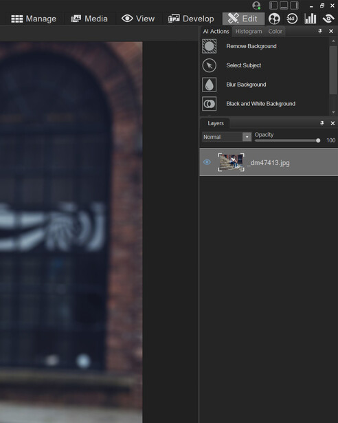 Screenshot of photo editing software interface with layers panel and background options visible.