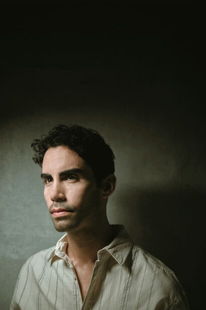 Setup 4 places the light in a reflector very close to the subject