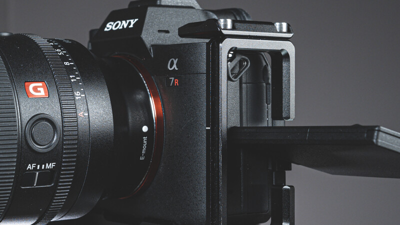 Sony α7R mirrorless camera with Sony G-series lens mounted, shown in three-quarter view against neutral background.