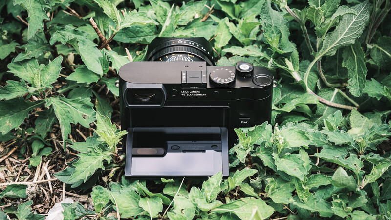 Leica Q3 tilt screen