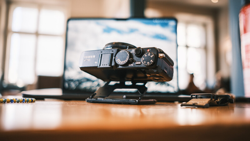 Fujifilm X70 hinge