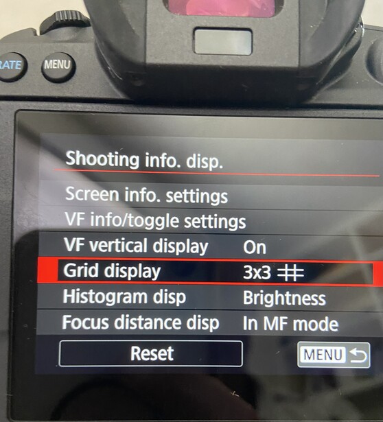 Screenshot of camera shooting information display menu showing grid display settings and histogram options.