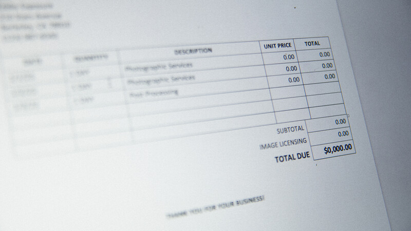 Screenshot of an invoice showing line items with unit prices and totals all at $0.00, with a total due amount of $0,000.00.