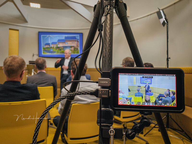 Using the external recorder with the camera placed at 1.80 meter height. The footage was recorded in ProRes 4.2.2 and at the same time throught the HDMI output send to a streaming device with a LUT applied.