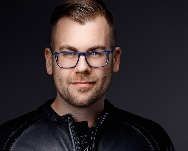 Headshot photographer Jon Meadows wearing black t-shirt and black leather jacket