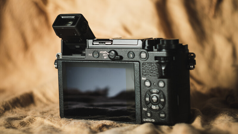 A brilliant tilting viewfinder