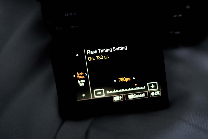 Screenshot of camera flash timing setting menu displaying 790 microseconds with adjustment slider and control buttons.