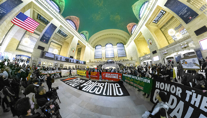 The lighting in Grand Central Station is less than ideal, and the smaller sensor of a 360 camera struggles in these conditions. This image required a lot of noise reduction and work to reproduce the colors accurately as a result.