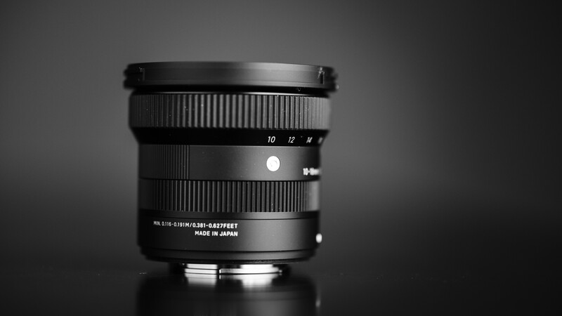 Close focusing distance of 11.6 centimeters.