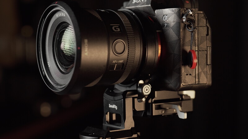 Sony mirrorless camera with prime lens mounted on cinema rig with follow focus system.