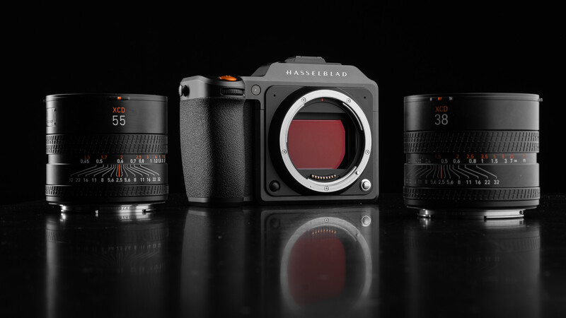 Hasselblad has a decent leaf shutter-equipped lens selection available.