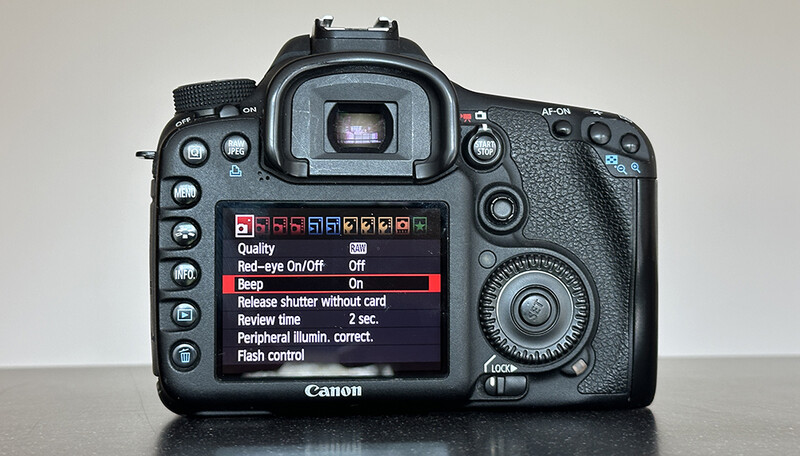 The back of the 7D will look instantly familiar to any Canon shooter of pretty much any recent Canon era.