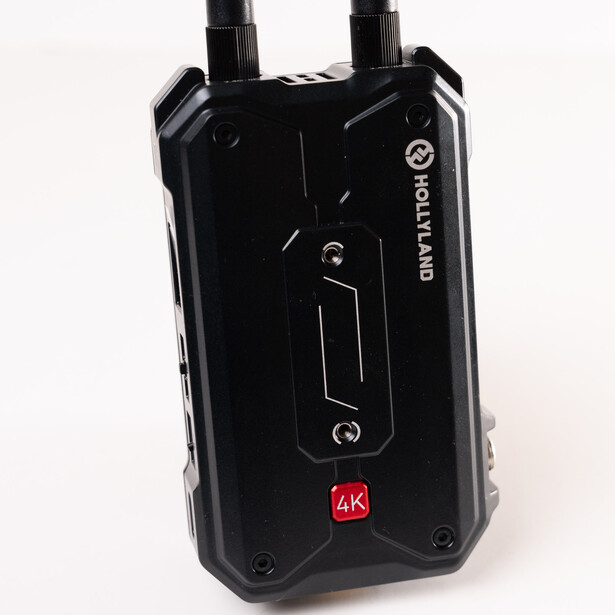 Black wireless microphone receiver pack with dual antenna and 4K logo on back panel.