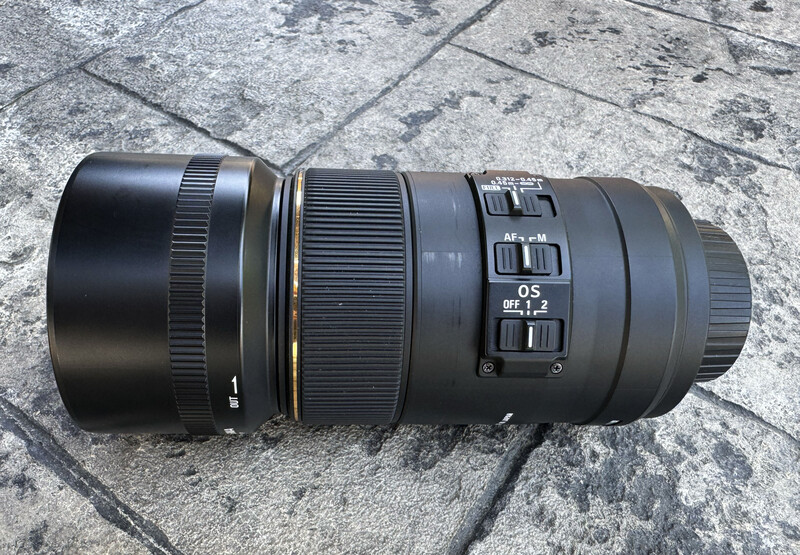 lens with buttons for image stabilization