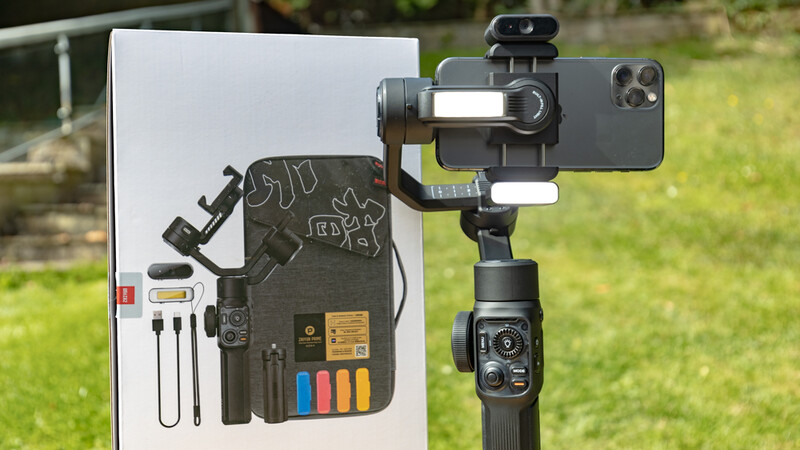 Smartphone gimbal stabilizer mounted with phone, displayed alongside included accessories on instructional diagram.