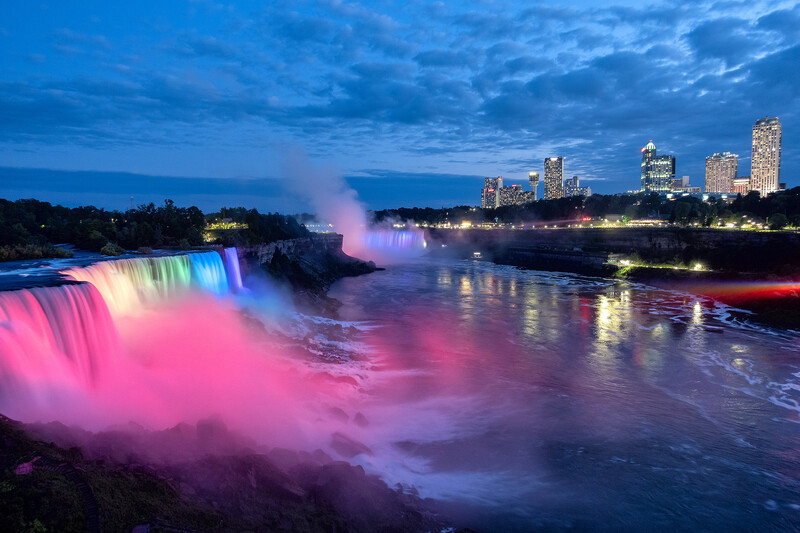 Niagara Falls at night with the Sony ZV-1.