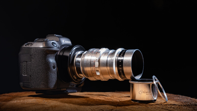 The Meyer-Optik Görlitz Trioplan 100mm f/2.8 with extension rings fitted onto a Canon EOS R5. I used both a M42 to EF adapter, and a EF to RF adapter.