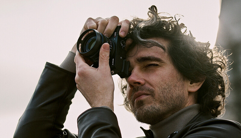 Man holdling Sony RX1R III