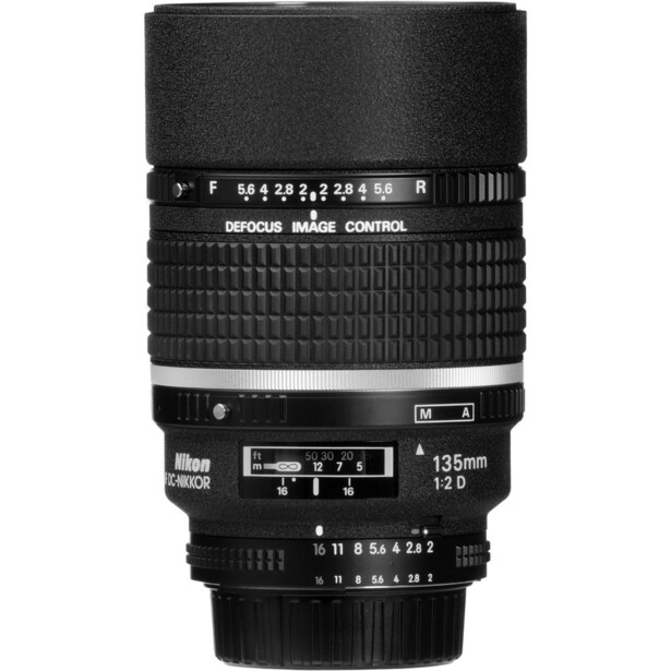 Vintage 135mm telephoto lens with manual focus and aperture control rings.