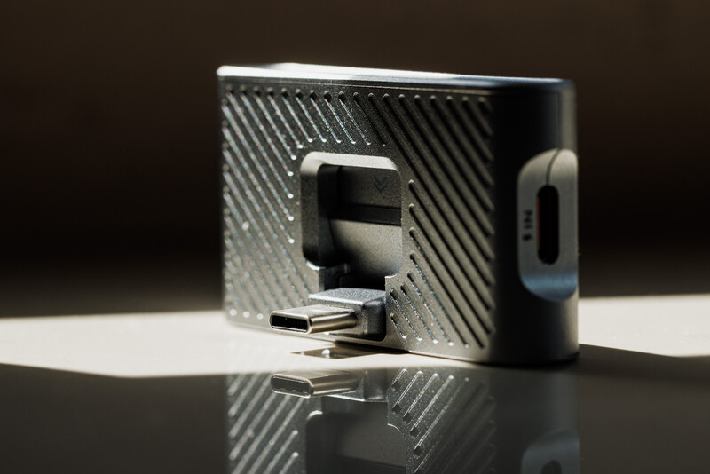 Metal wallet with diagonal stripe pattern and ejection mechanism displaying stacked cards.