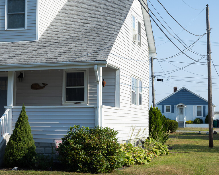 Photograph of coastal houses in Rhode Island