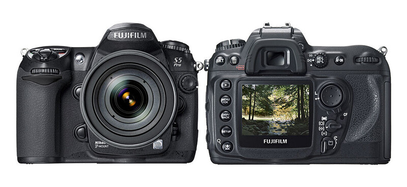 Front and rear views of a Fujifilm mirrorless camera with kit lens and LCD screen displaying forest imagery.
