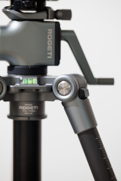 Tripod head with panoramic adjustment knobs and integrated bubble level shown from close angle.