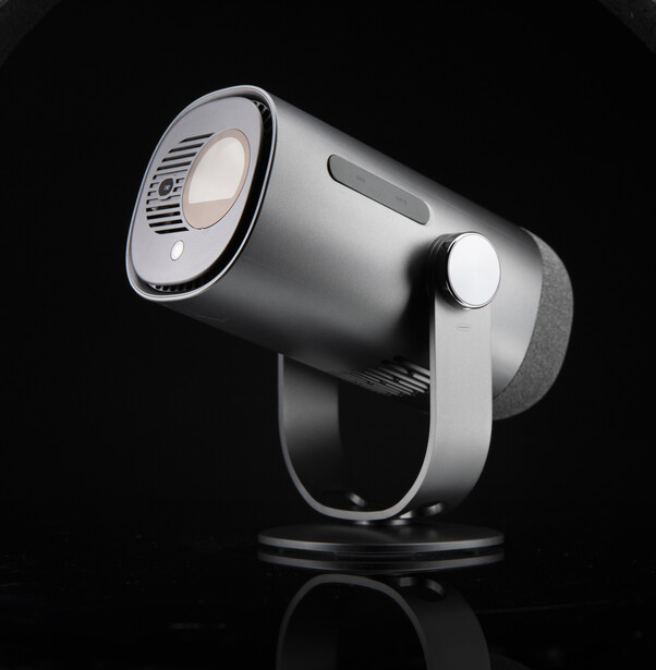 Studio lighting fixture with reflector and adjustment knob against black background