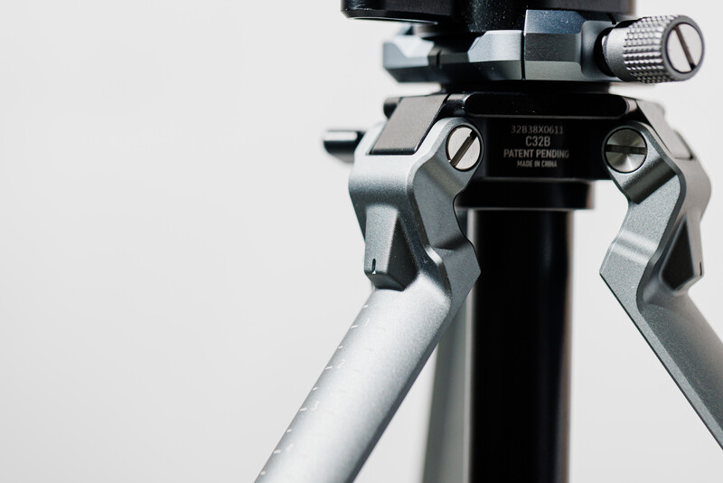 Manfrotto tripod head with ball mount and adjustment knobs