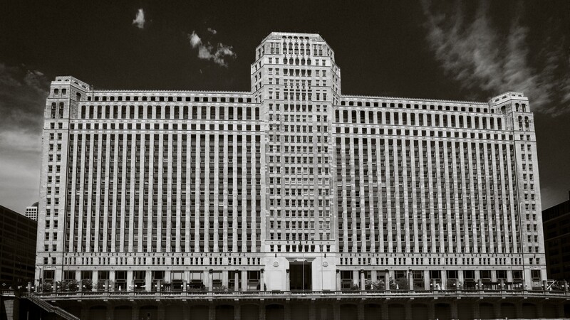Black and white photo of Merchandise Mart in Chicago