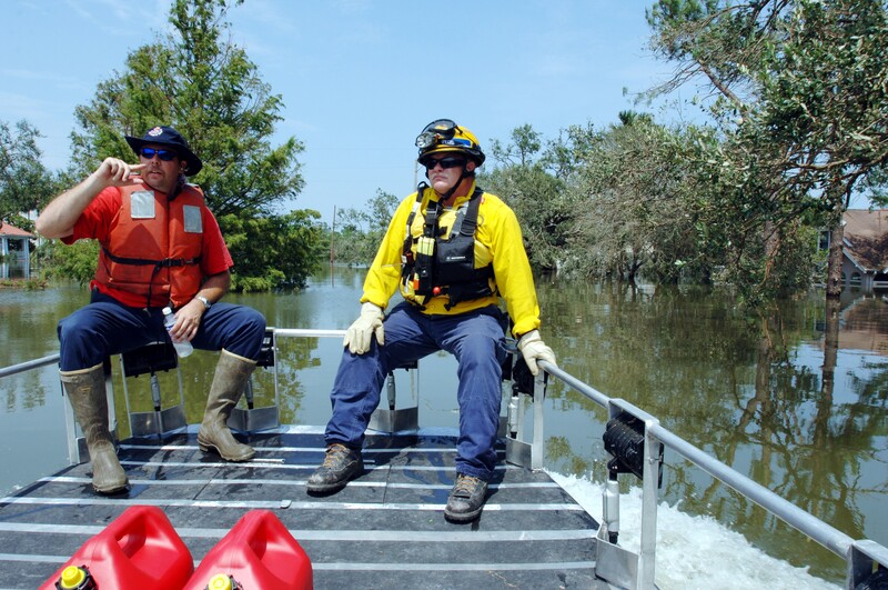 A FEMA urban search and rescue team from Missouri Task Force 1 works a flooded New Orleans neighborhood on August 30, 2005, the day the two frames landed side by side on Yahoo News