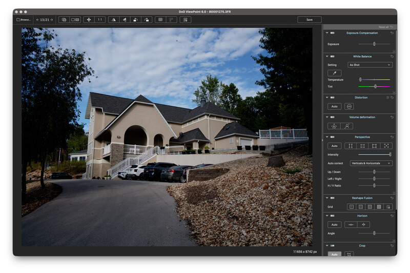 Screenshot of perspective correction software showing a large stucco house with an arched entry and a driveway, with editing controls on the right.