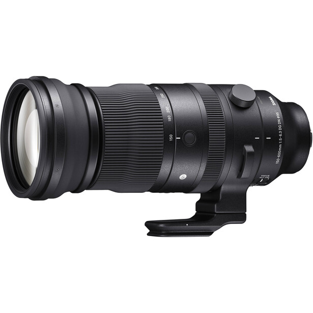 Telephoto zoom lens with internal focus mechanism and tripod collar mount.