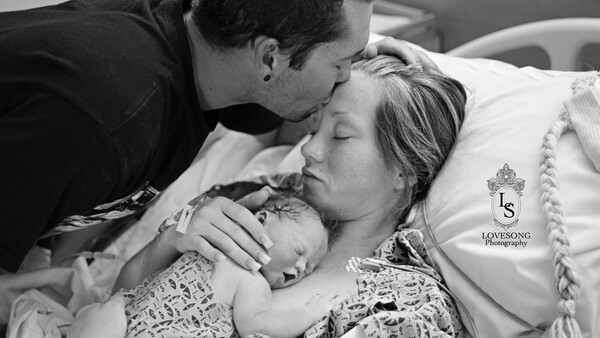 A Very Emotional Portrait Session of a Family with Their Stillborn Daughter