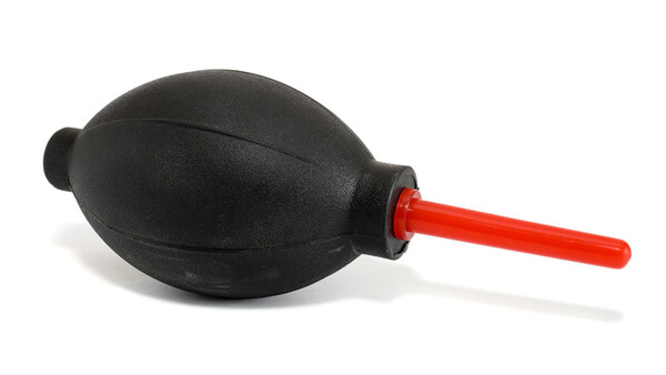 Another Photographer's Dust Blower Raises Eyebrows at Airport Security 