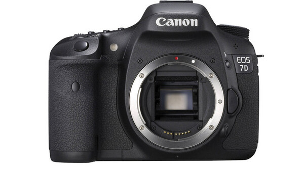 Canon 7D Fire Sale: $500 off Body-Only, $600 off Lens Bundle