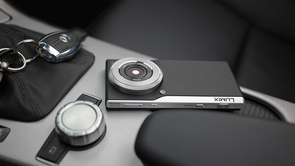 Panasonic CM1 Smartphone Boasts 1 Inch Sensor and Leica Lens