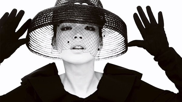 BTS: Mario Testino Photographs the Entirety of Vogue China's 100th Issue