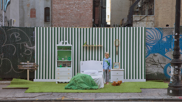 #SETINTHESTREET Overtakes New York With Elaborate Environmental Studios