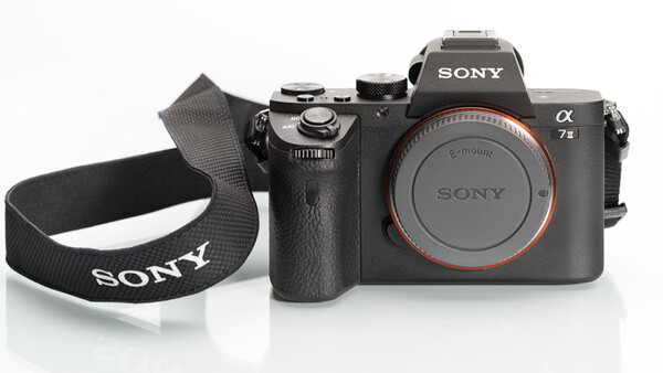 Fstoppers Reviews the Groundbreaking Sony Alpha a7II Full-Frame Camera