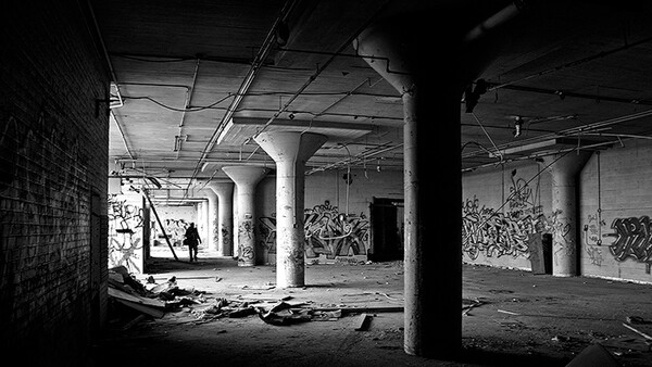 Danger Zone: Risky Moments for Photographers in the Field
