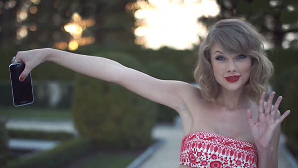 Taylor Swift Revises Photo Contract After Backlash from Media