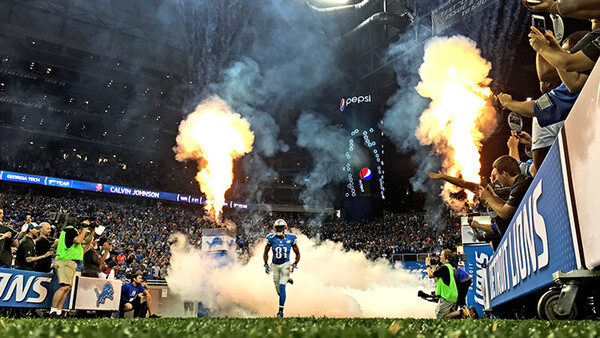 Professional NFL Photographer Captures Prime Time Game with iPhone 6s Plus