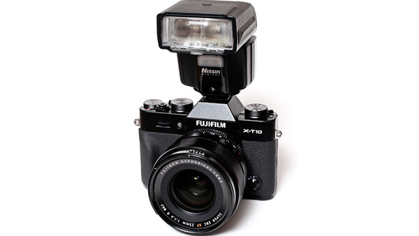 Fstoppers Reviews the Nissin i40 Flash for Fujifilm